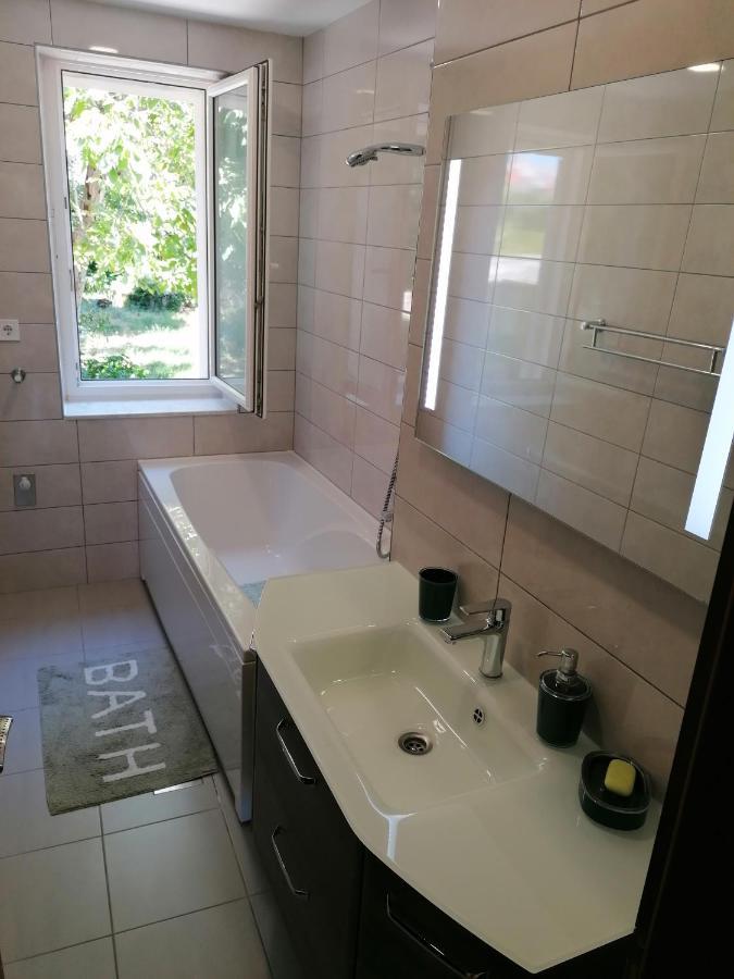 Apartment "B" 50 M From The Beach Zadar Exterior foto